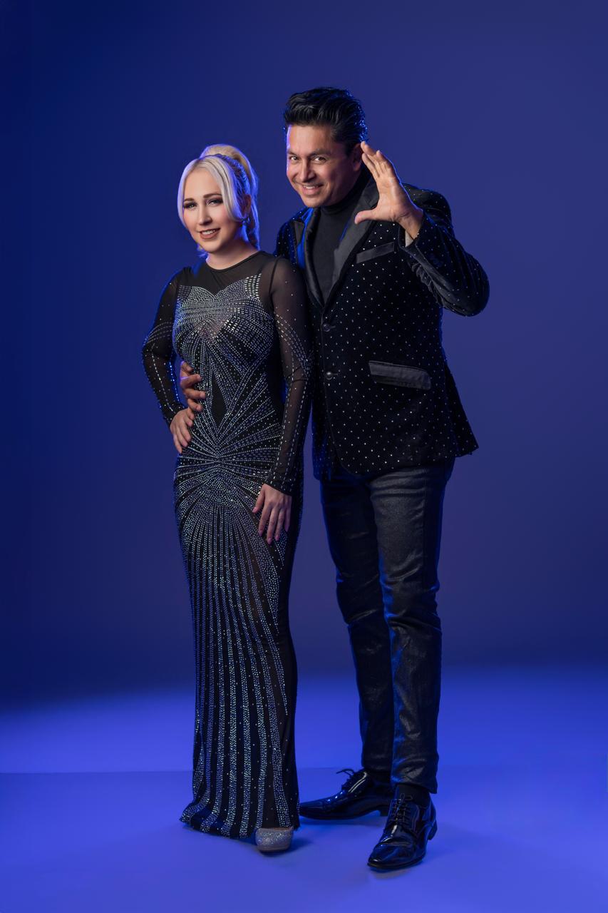 $!El Mago Samed junto a su esposa Paola Rodríguez.