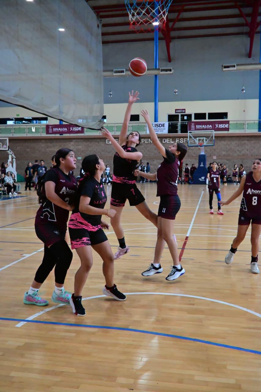 $!Doble victoria para Mazatlán en el arranque de la etapa estatal de basquetbol