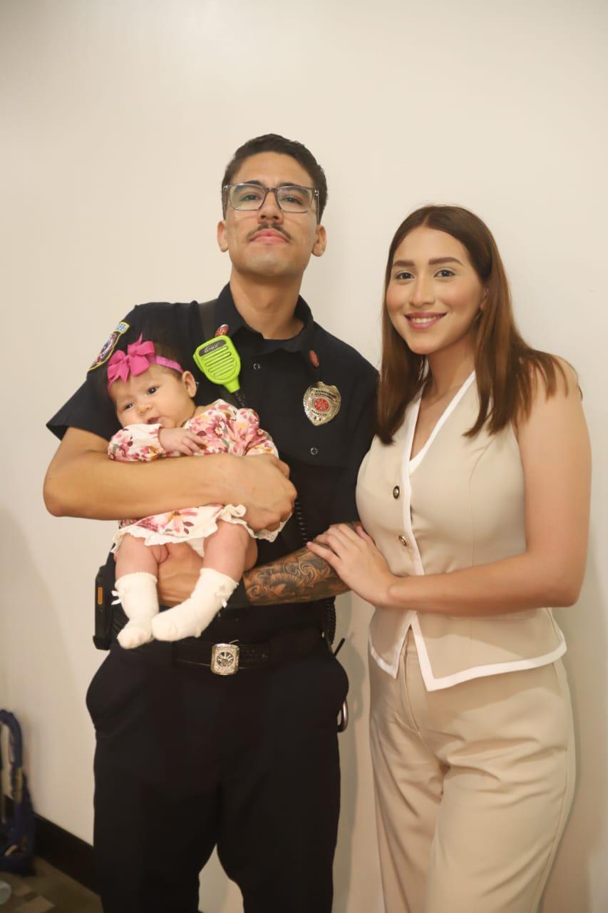 $!Javier Arrazola y Alicia Velarde con su pequeña hija Cattaleya.