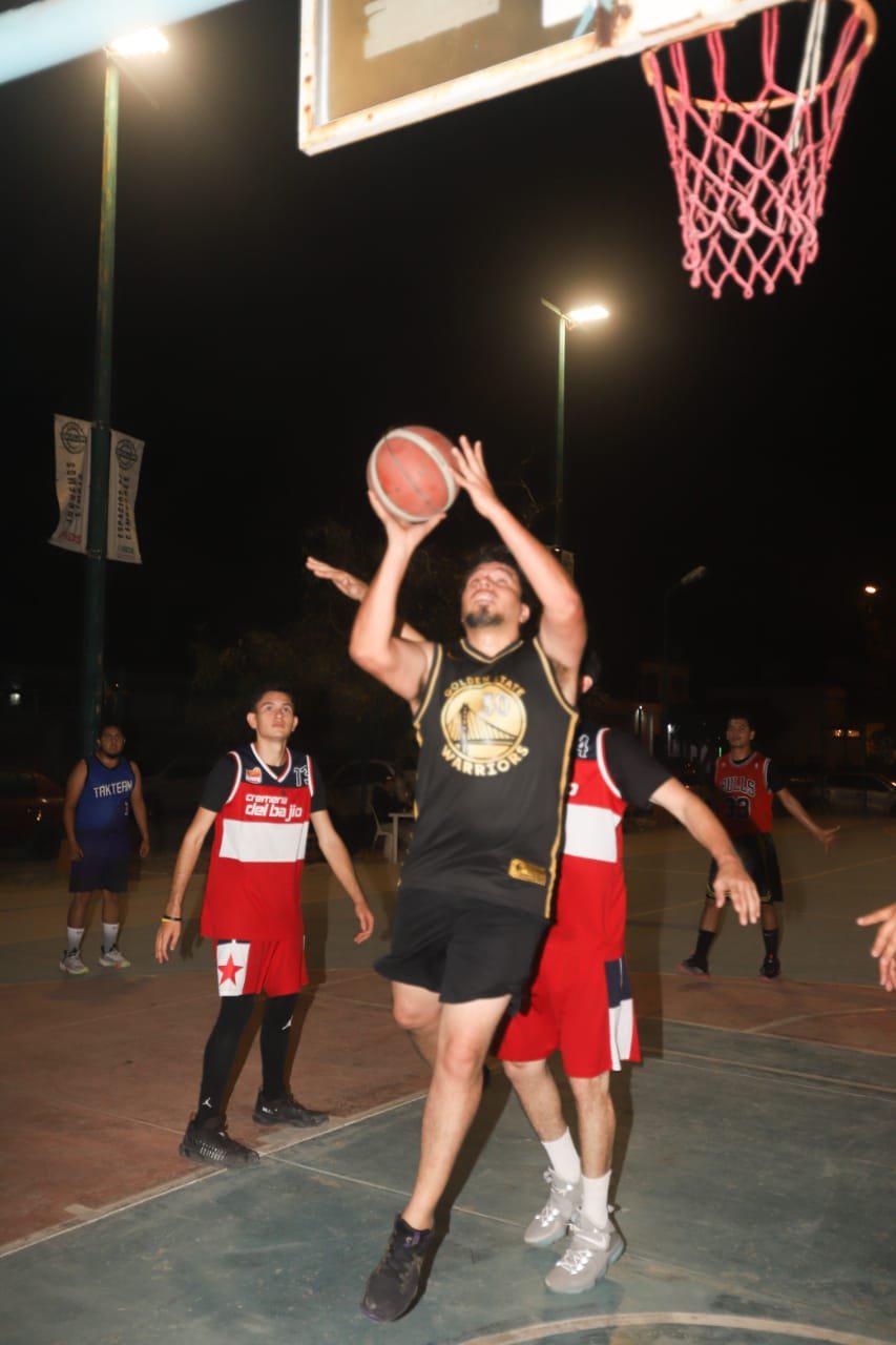 $!Cremería del Bajío debuta con victoria en la Liga de Baloncesto Burócrata