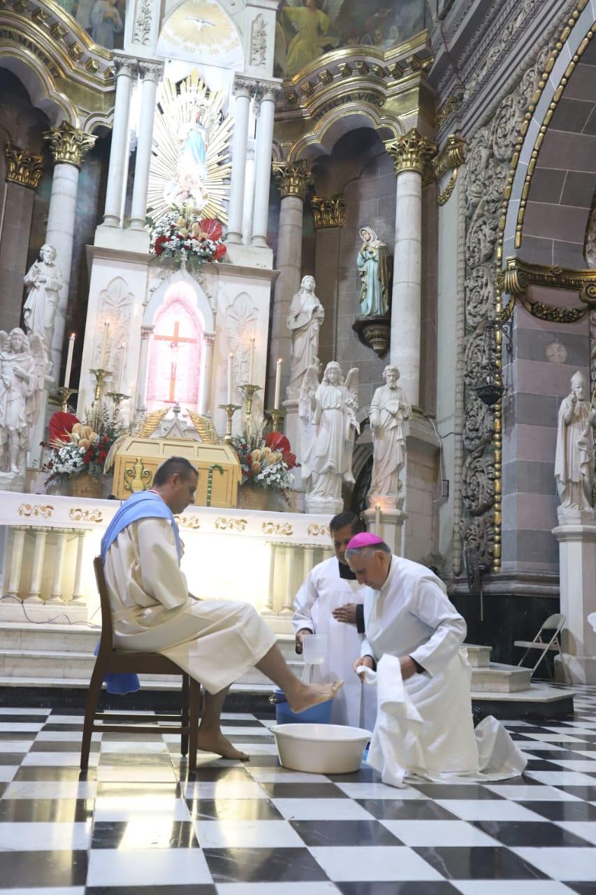 $!Conmemoran la Sagrada Eucaristía en la Cena del Señor y el lavatorio de los pies