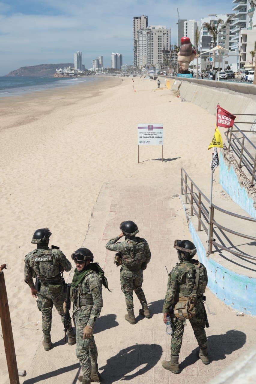 $!Mantiene Marina operativo en el malecón y cierre de un tramo de playa en Mazatlán