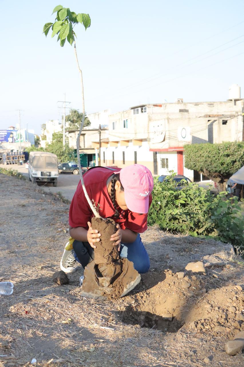 $!Plantan árboles para conmemorar el Día Internacional de la Biodiversidad en Rosario