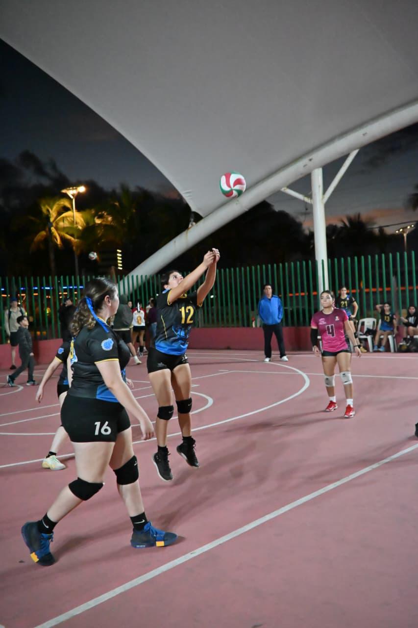 $!Mazatlán hace valer la localía en el Zonal de voleibol de piso
