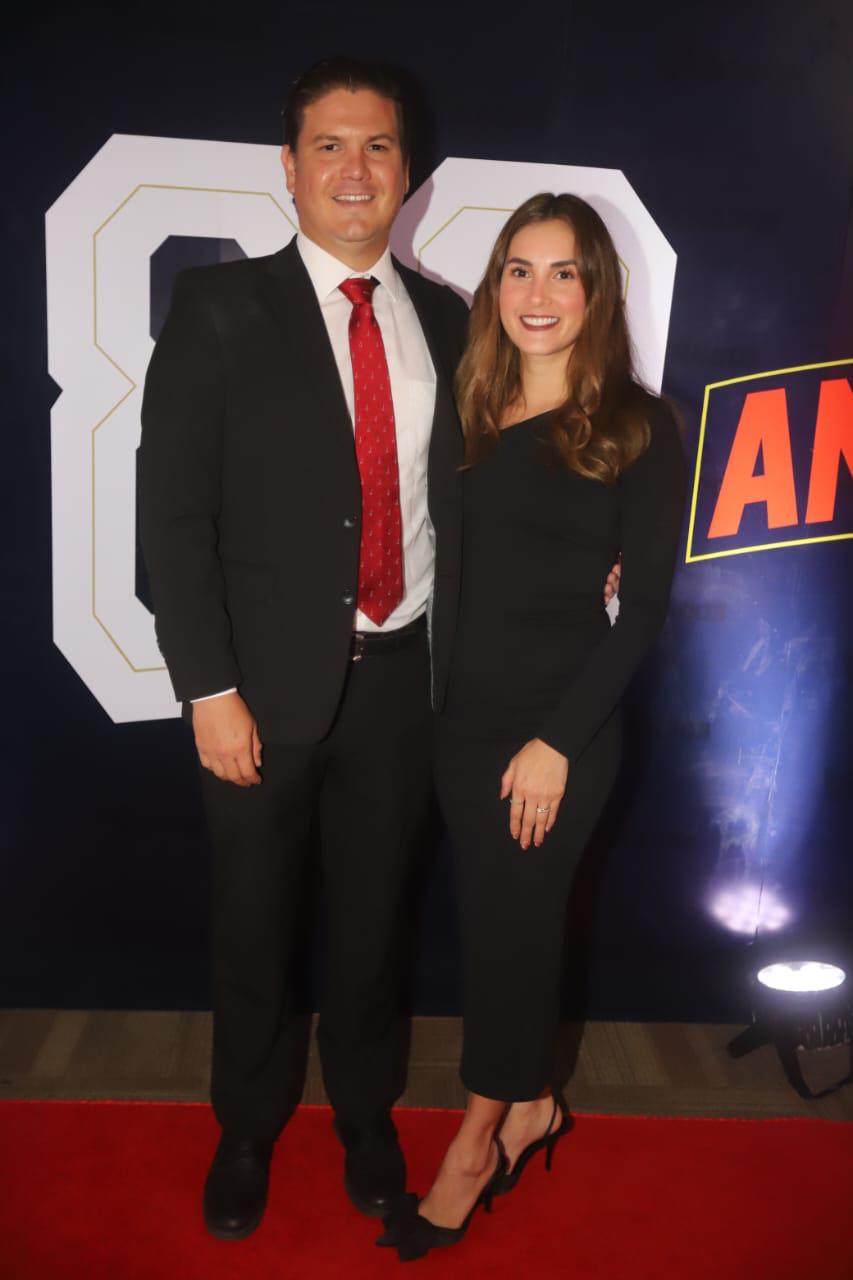 $!Isaac Urquijo y Gloria Frías de Urquijo.