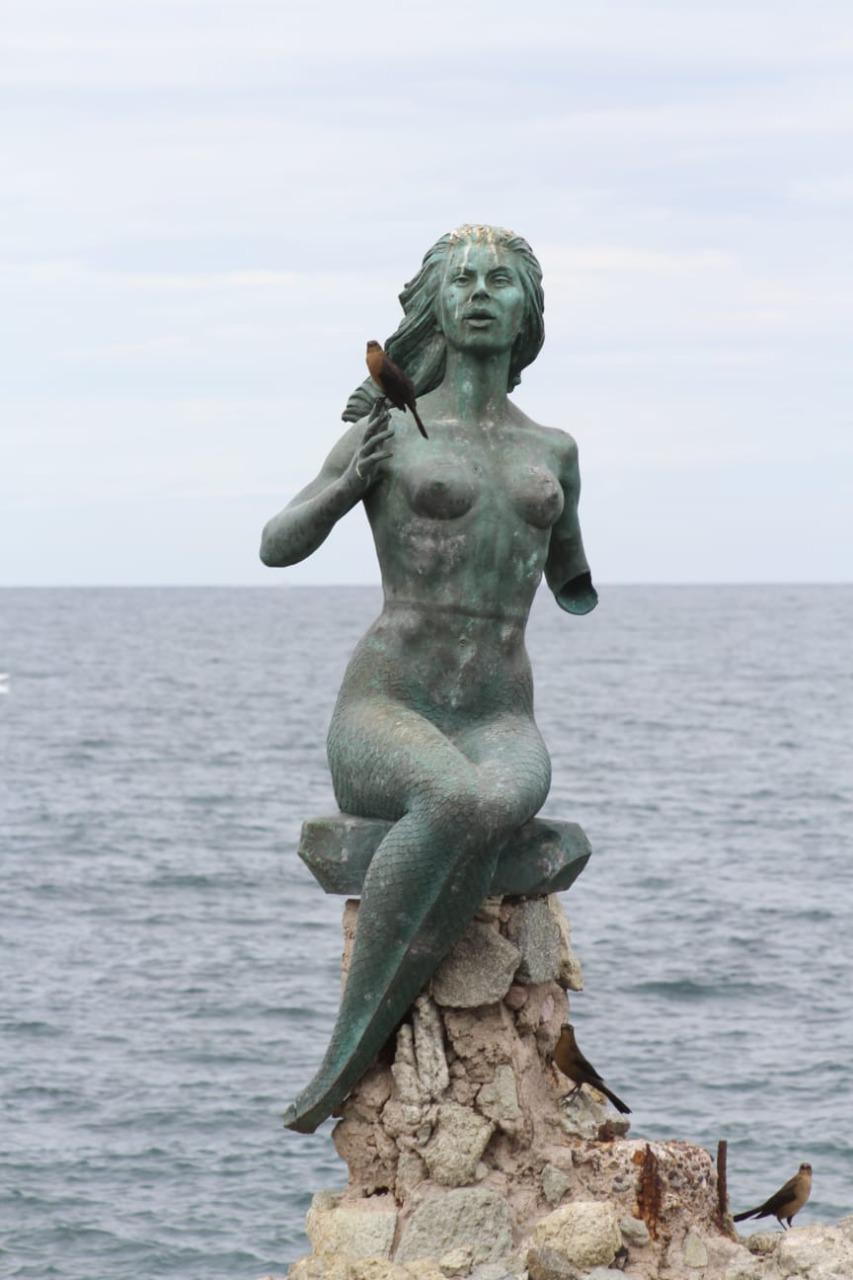 $!Desaparecen más piezas de la escultura ‘La Reina de los Mares’ en Mazatlán