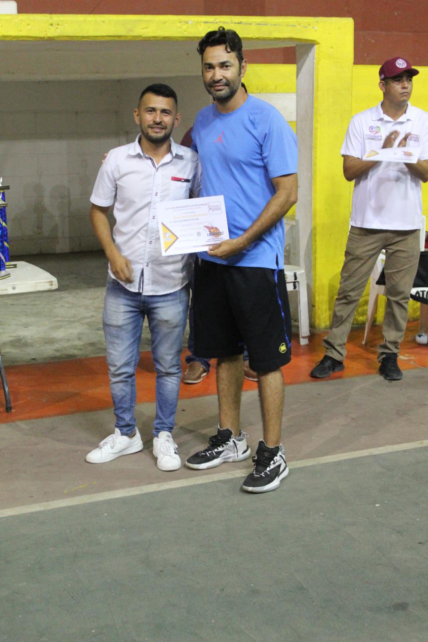 $!Mariscos Los Tapos se corona en el baloncesto de Segunda Fuerza de Escuinapa