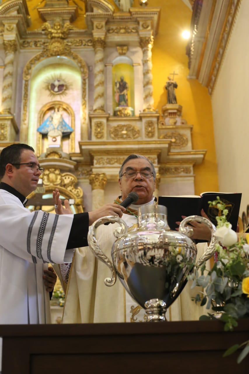 $!Llama Obispo de Culiacán a sacerdotes a servir con fidelidad y cercanía durante la Misa Crismal