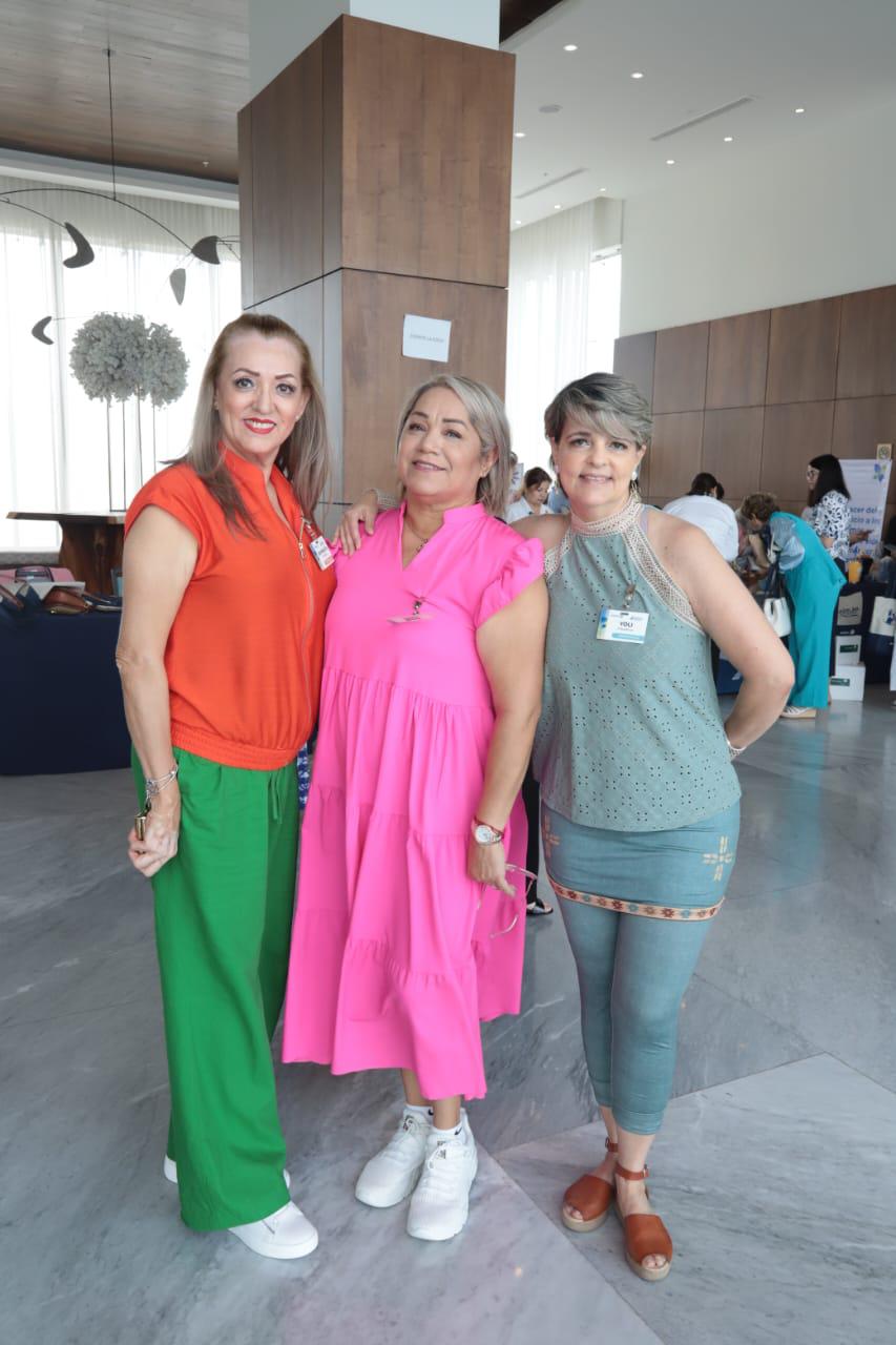 $!Carmelita Murrieta, Maritza Camacho y Yoli Díaz Barreiro, de Hermosillo.