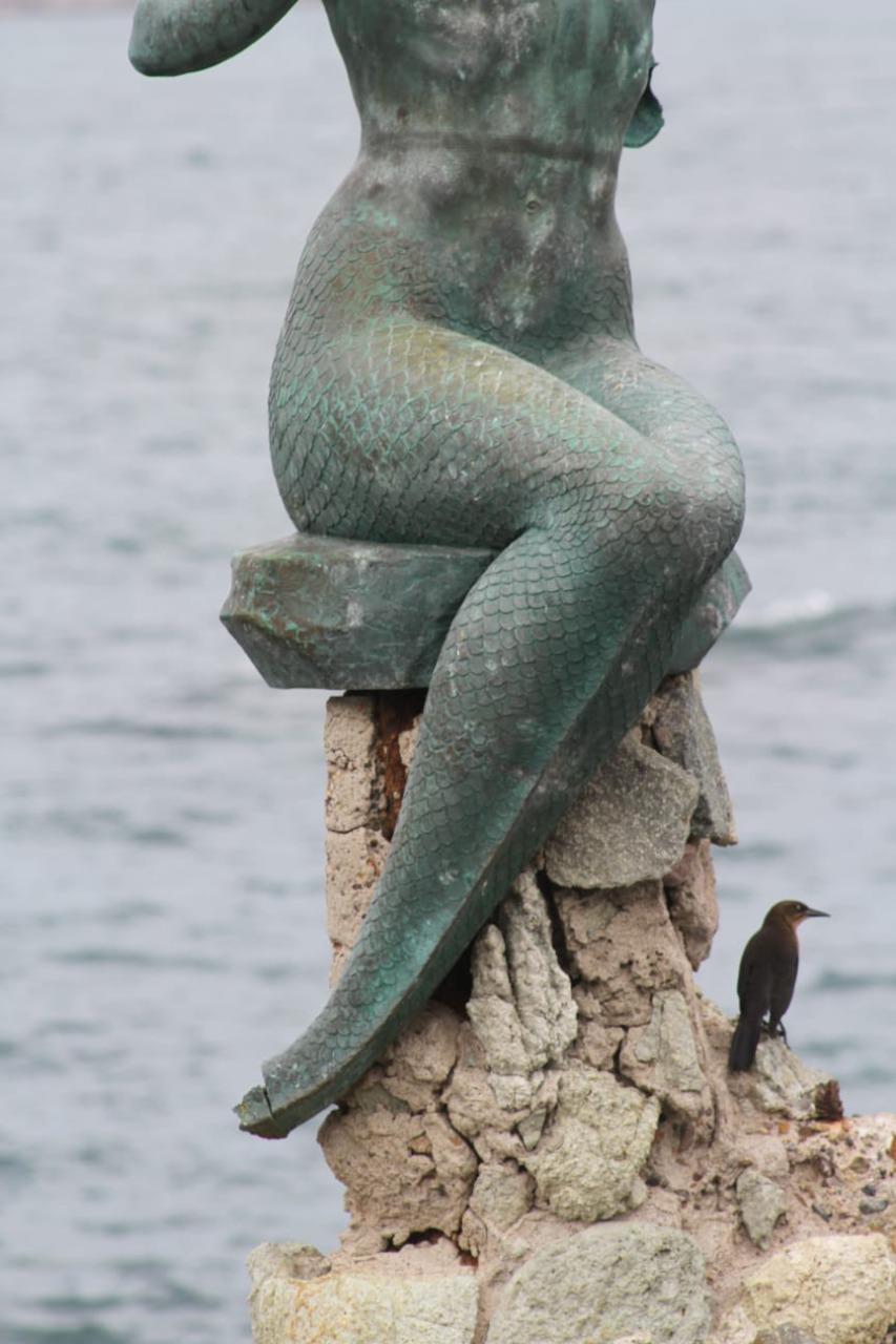 $!Desaparecen más piezas de la escultura ‘La Reina de los Mares’ en Mazatlán