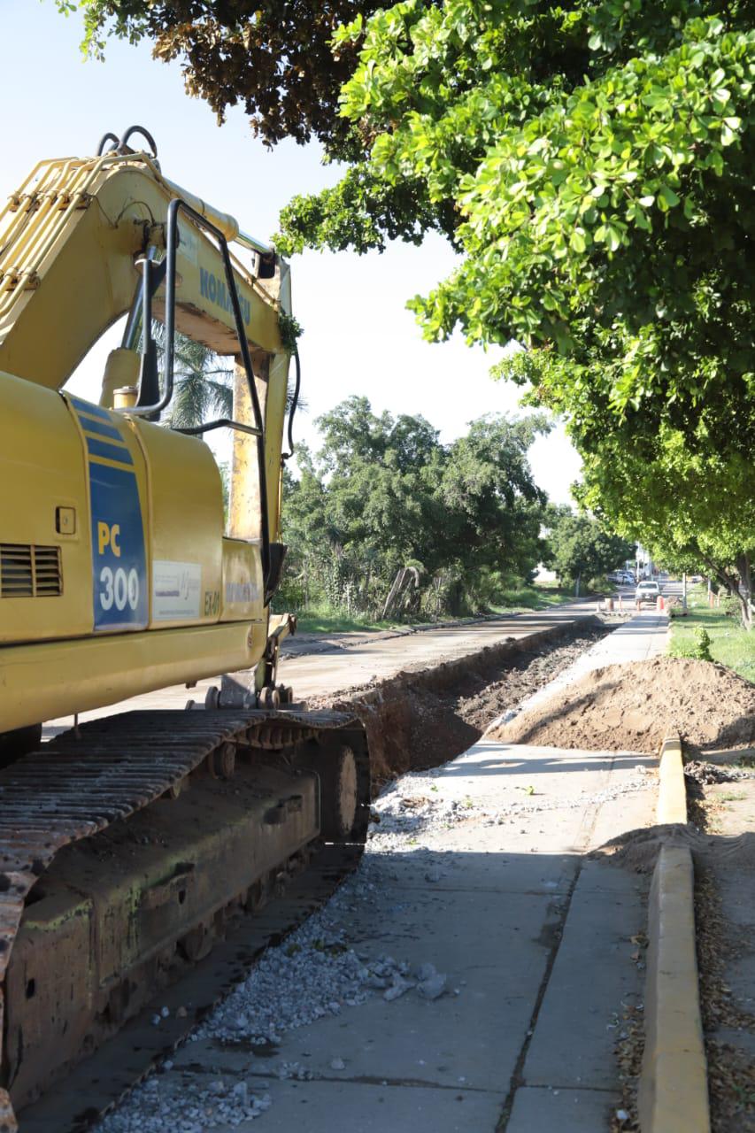 $!Piden vecinos que trabajos en el colector Jabalíes sean de noche para no obstruir tráfico