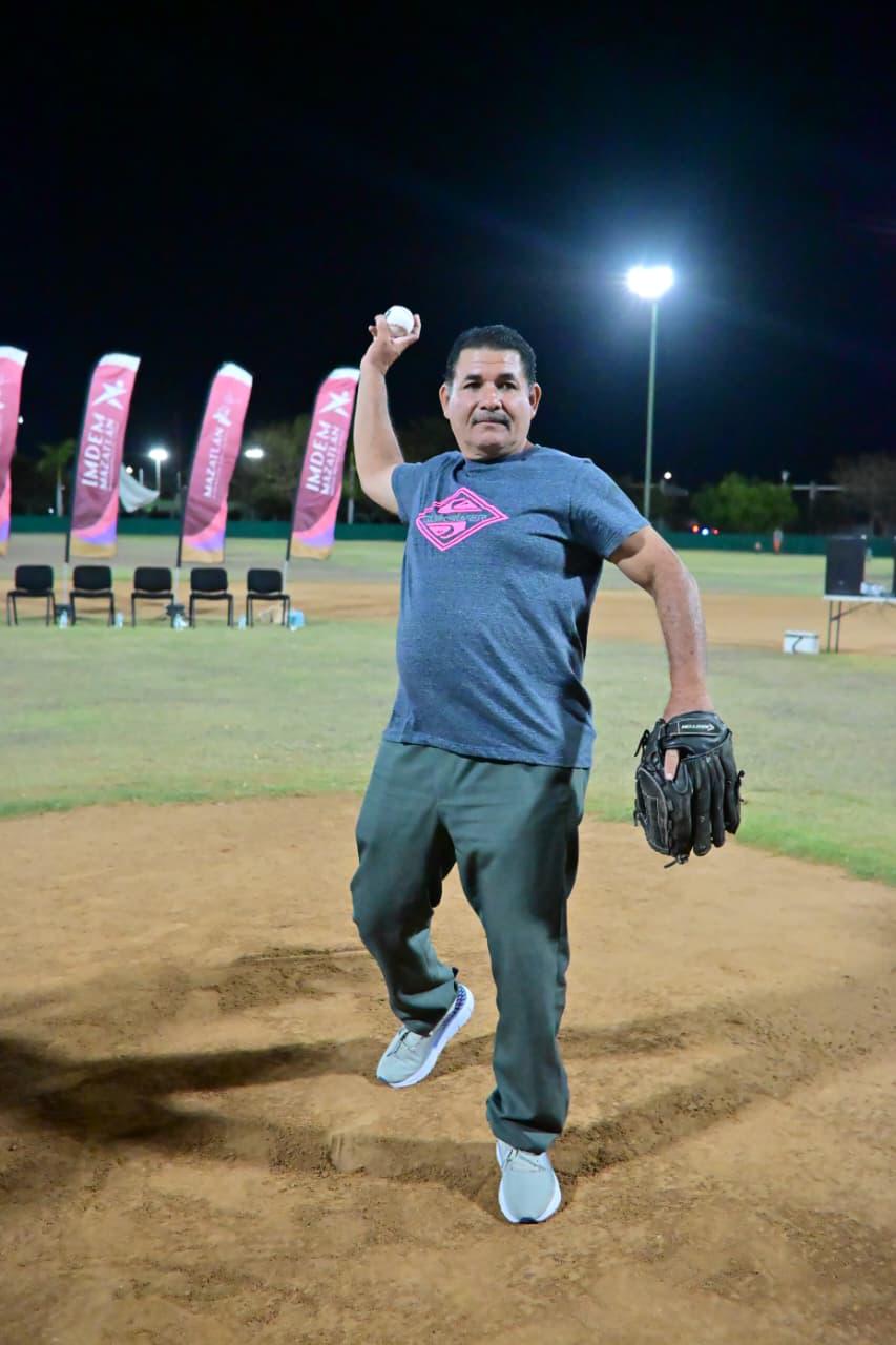 $!Rinden homenaje a Ulises Jiménez Sr. en la Liga de Beisbol Nocturna 2026