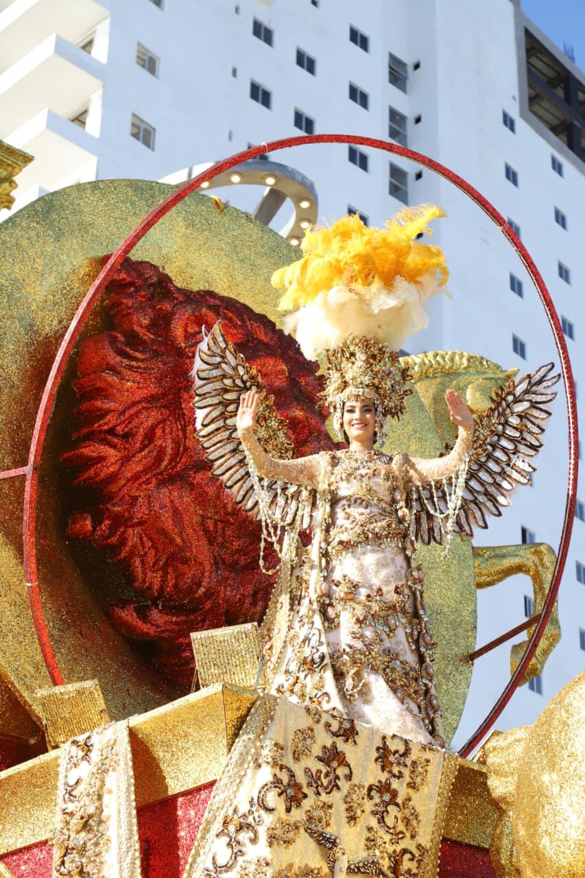 $!A la sombra del atardecer, cierra Mazatlán su Carnaval con un emotivo desfile