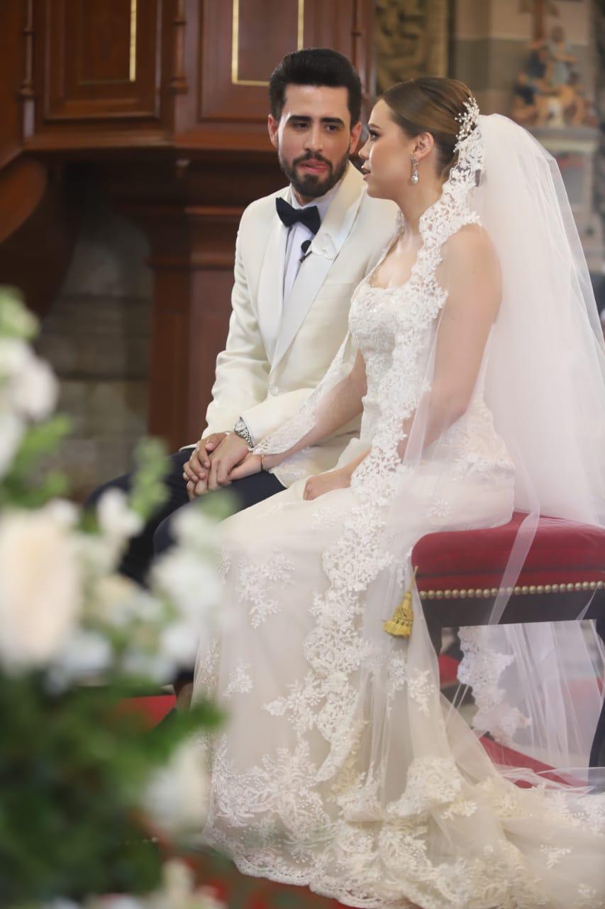 $!Ana Sofía Ley y Quirino Ordaz Fuentes se dan el sí ante el altar