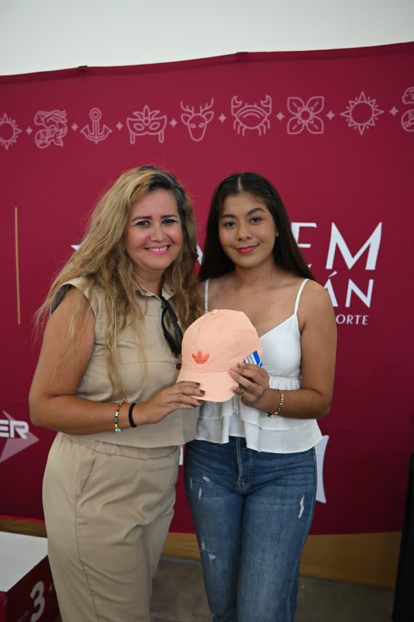 $!Mamás mazatlecas celebran su día con torneo de tenis de mesa