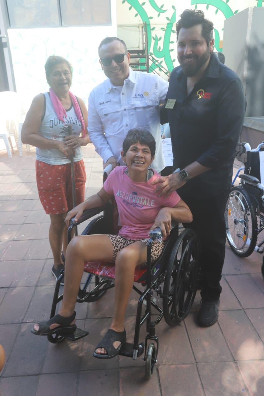 $!Dona Fundación ‘Academia de Sueños Especiales’ 27 sillas de ruedas para personas discapacitadas y adultos mayores en Mazatlán
