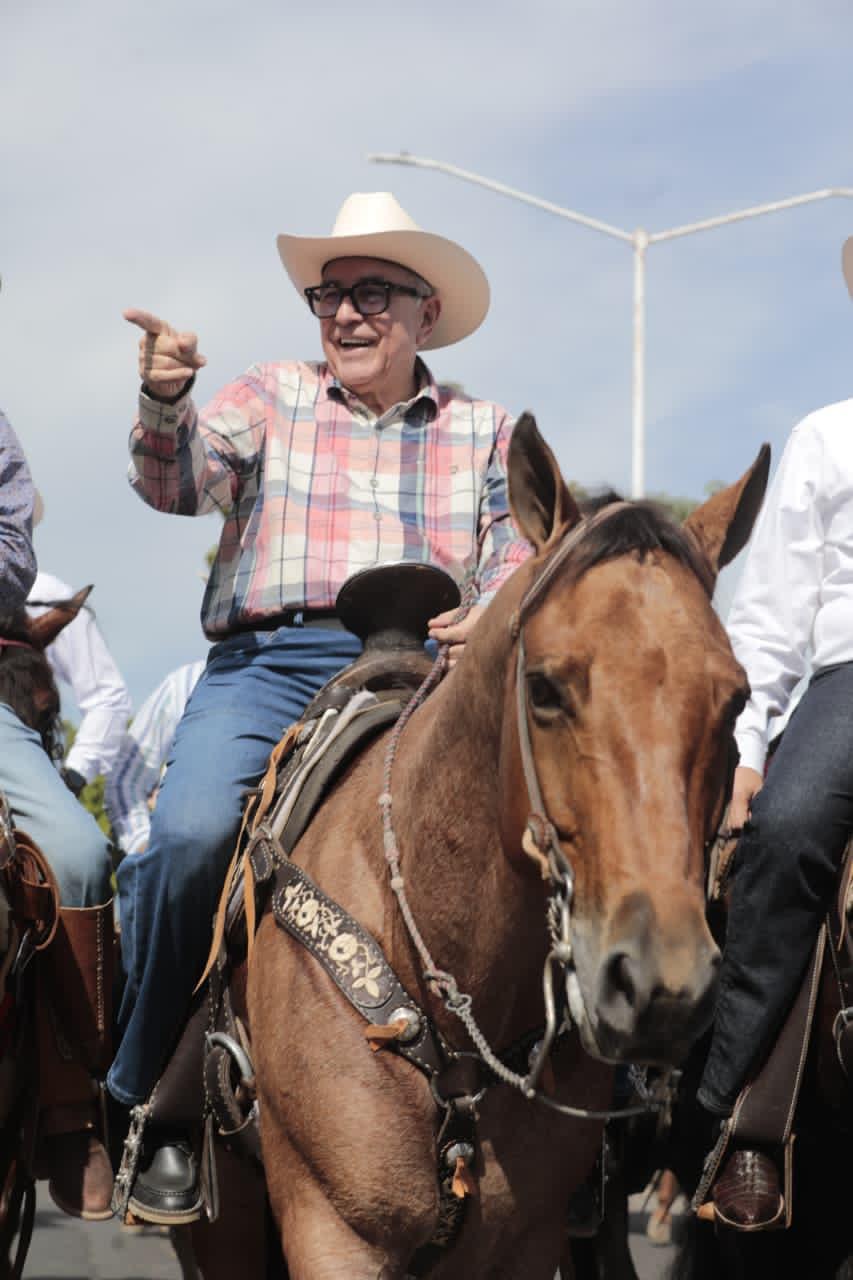$!Rocha Moya encabeza cabalgata inaugural de la Expo Feria Ganadera Sinaloa 2025