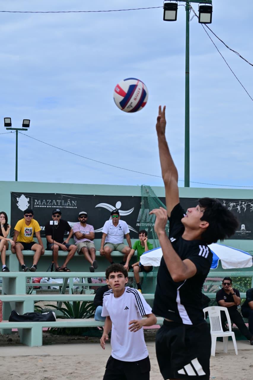 $!Mazatlán se lleva la victoria en el Zonal de voleibol de playa