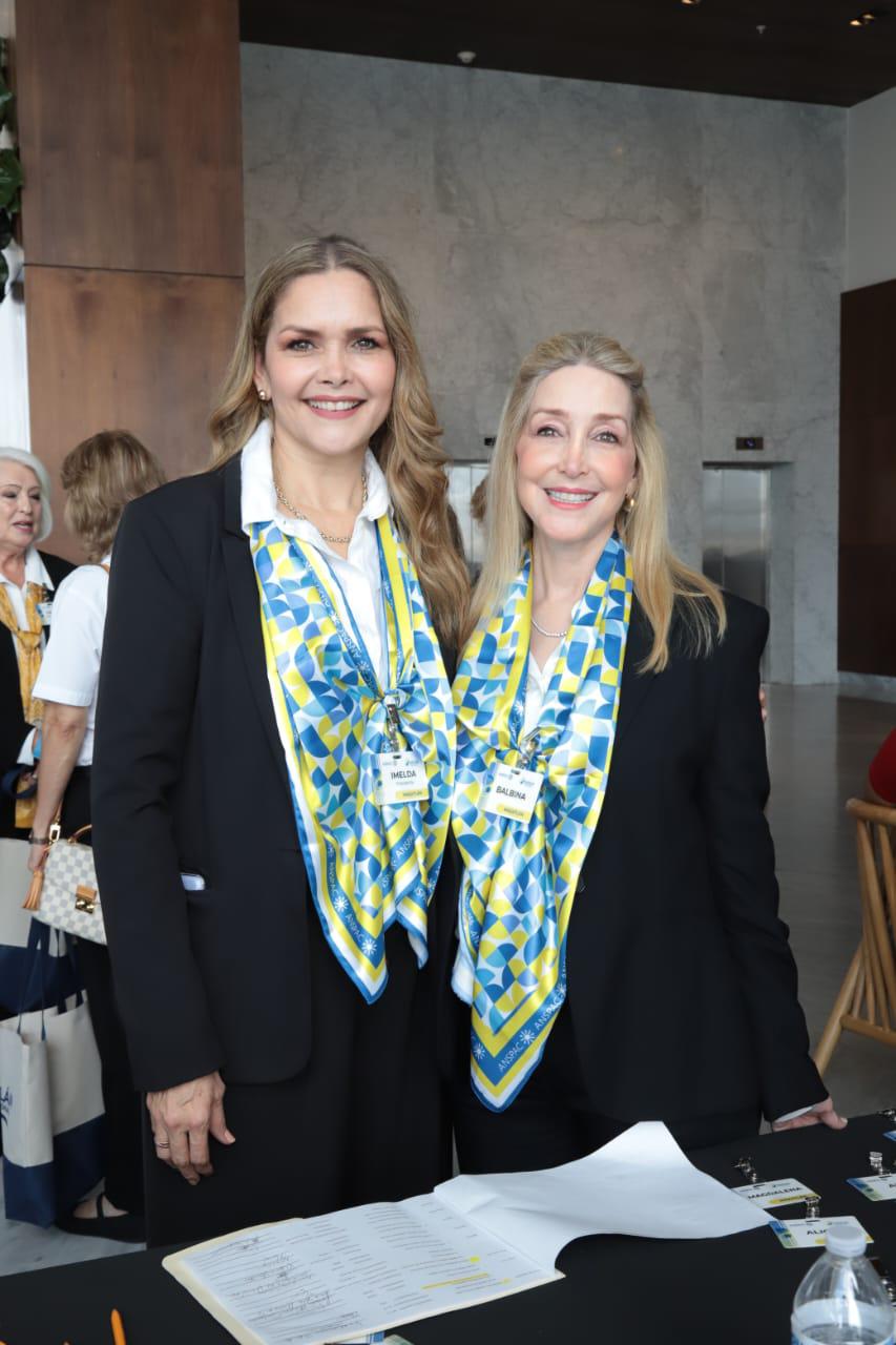 $!Imelda Morales de Chicuate y Balbina Herrera de Medrano, presidenta y vicepresidenta de Anspac Mazatlán.