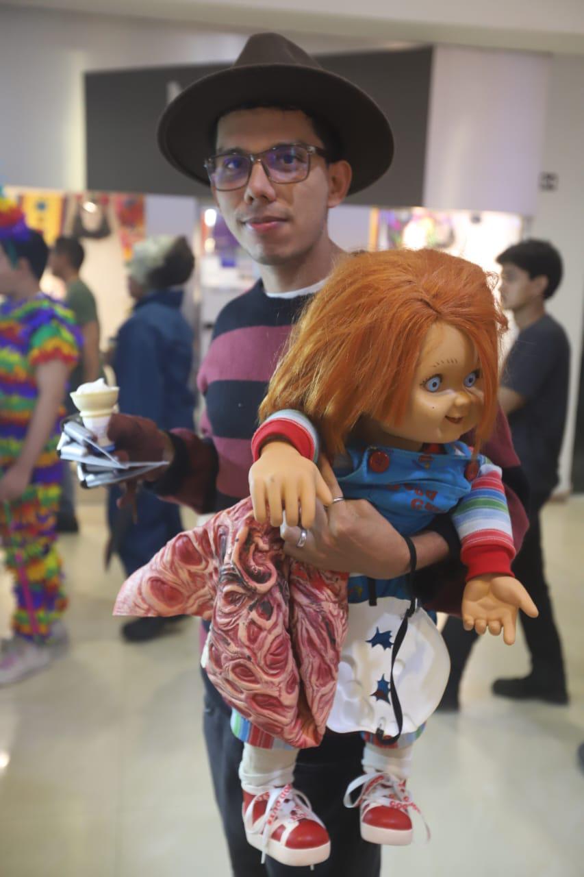 $!Daniel Luna y su Chucky.