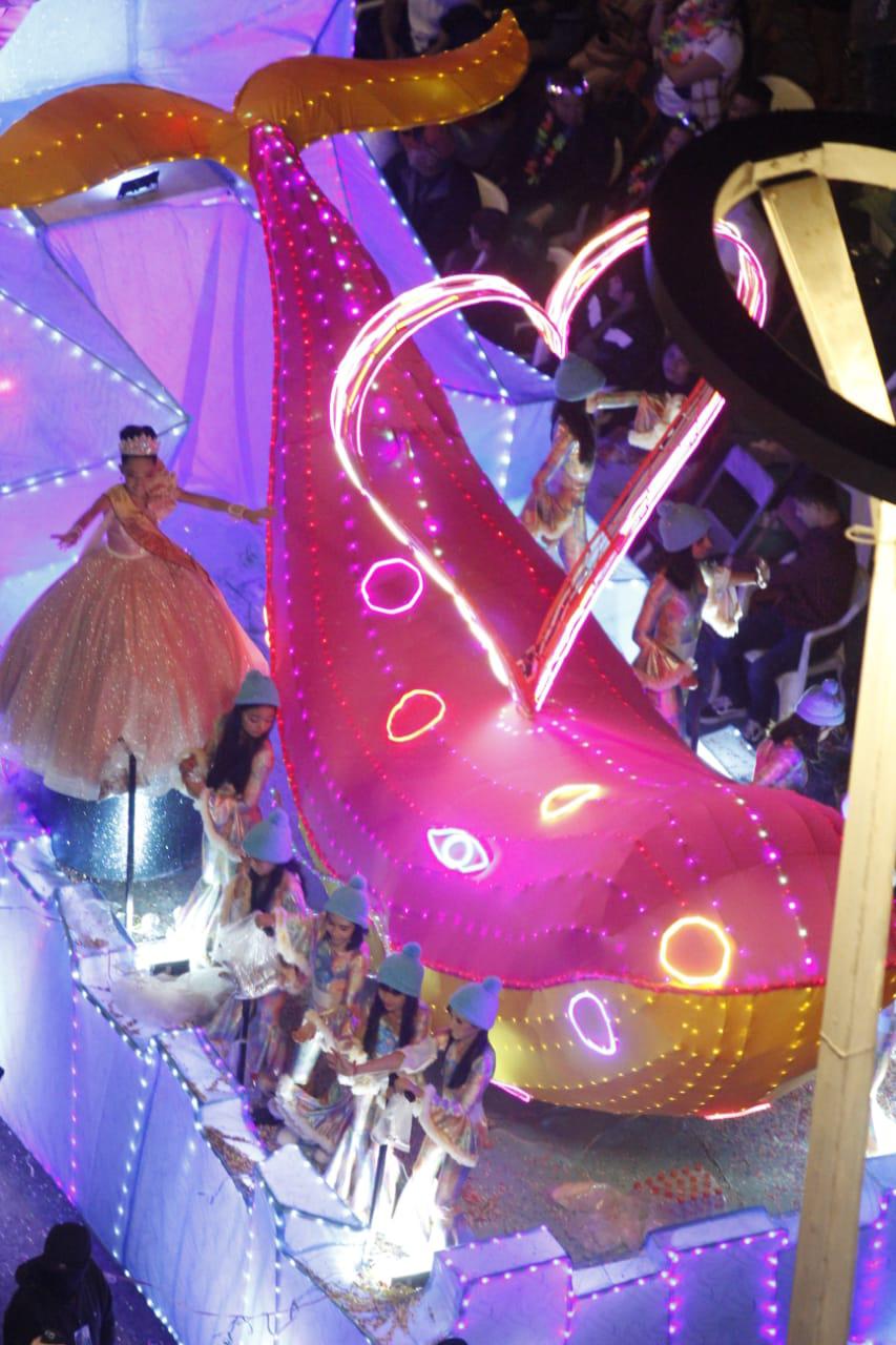 $!Impresionan carrozas, comparsas y la Banda MS en el primer desfile del Carnaval