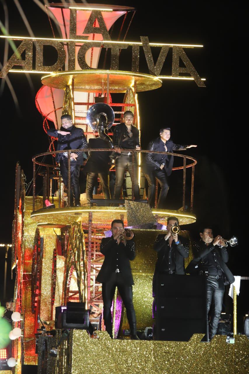 $!Banda La Adictiva celebra durante el Carnaval, sus 35 años de trayectoria.