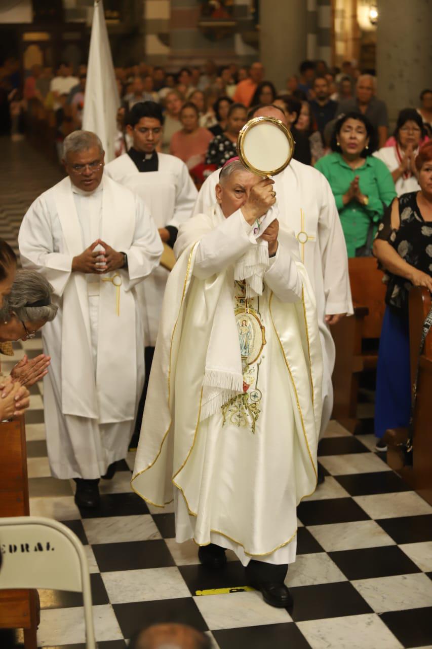 $!Celebra Diócesis de Mazatlán el Jueves Santo con misa de la Última Cena del Señor y lavatorio de pies