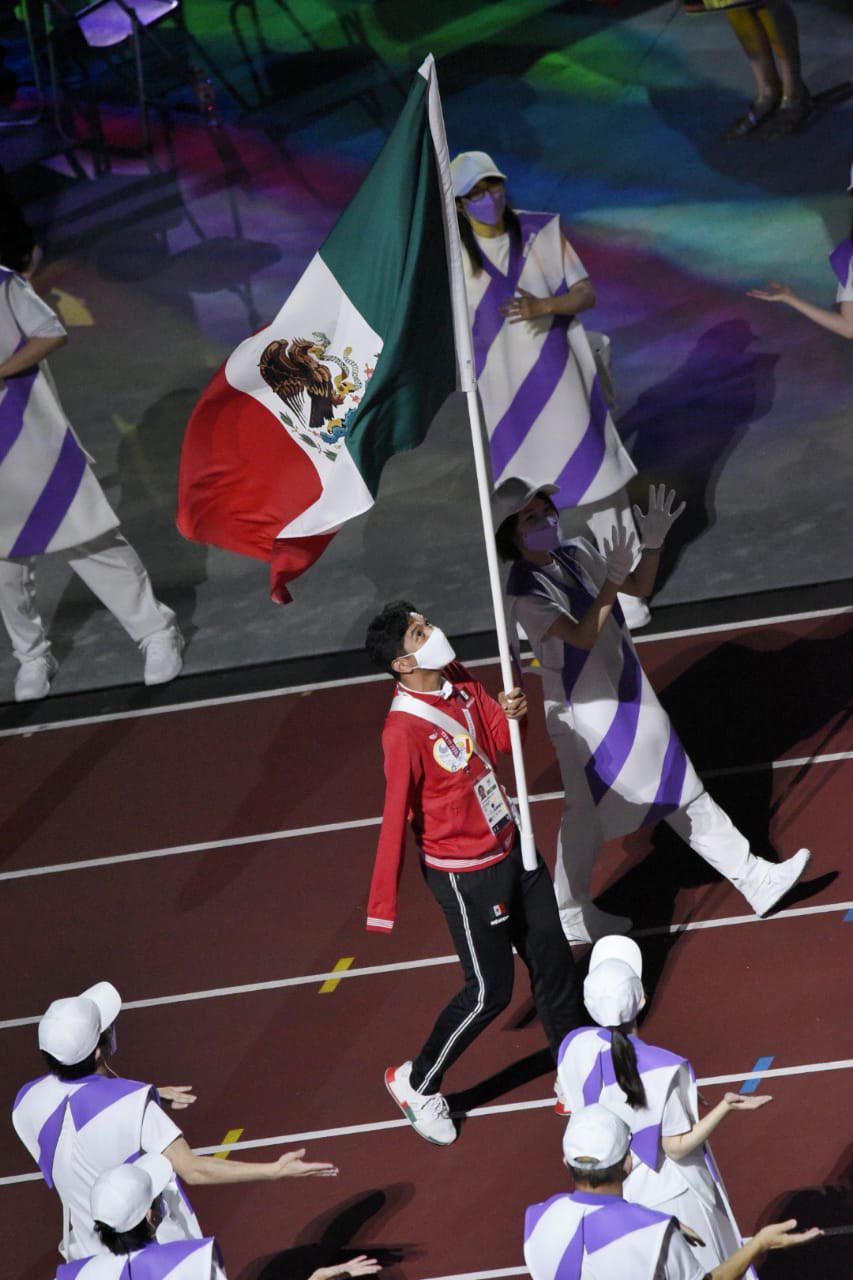 $!Sinaloense Juan Diego García es el abanderado de México en la Clausura de los Paralímpicos de Tokio