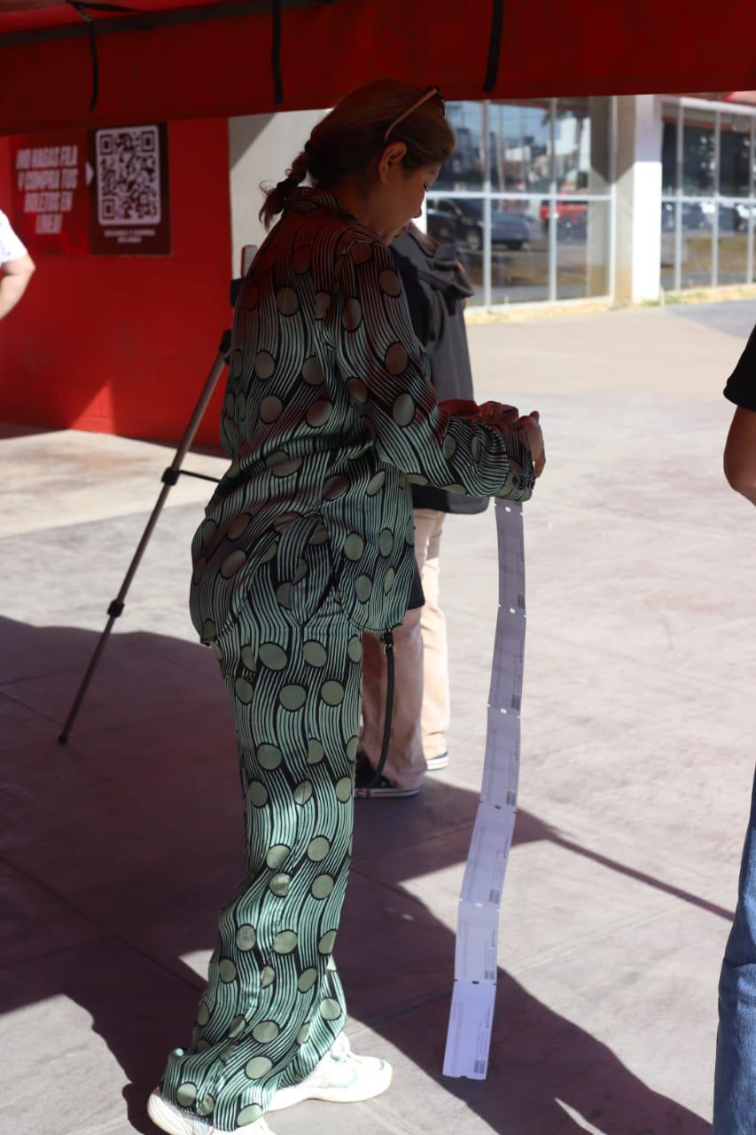 $!Aficionados se apresuran por un boleto de Venados vs. Tomateros