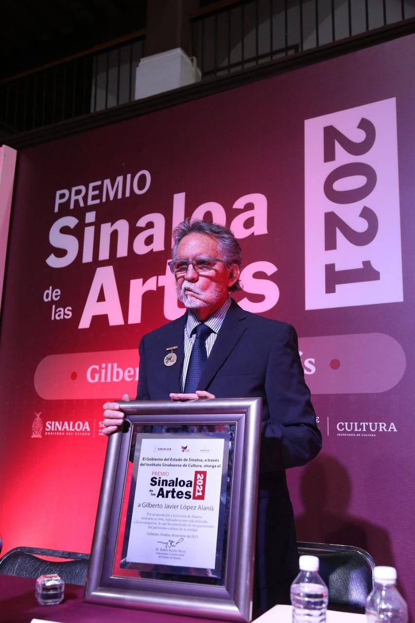 $!Recibe Gilberto López Alanís el Premio Sinaloa de las Artes