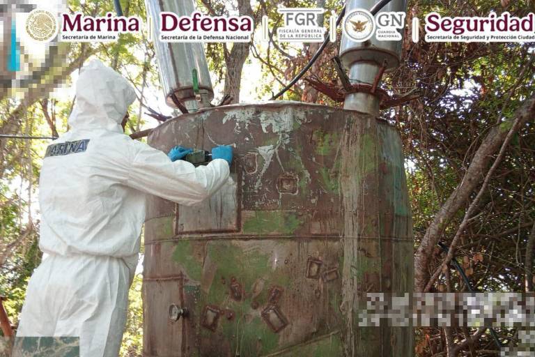 Desmantelan dos laboratorios clandestinos en Culiacán y decomisan casi 5 toneladas de metanfetamina