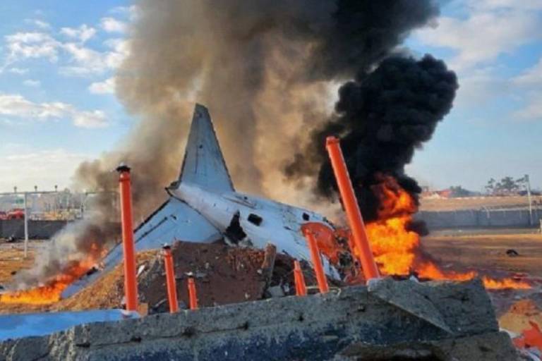Confirman la muerte de 179 personas en avión que se estrelló en Corea del Sur; dos sobreviven