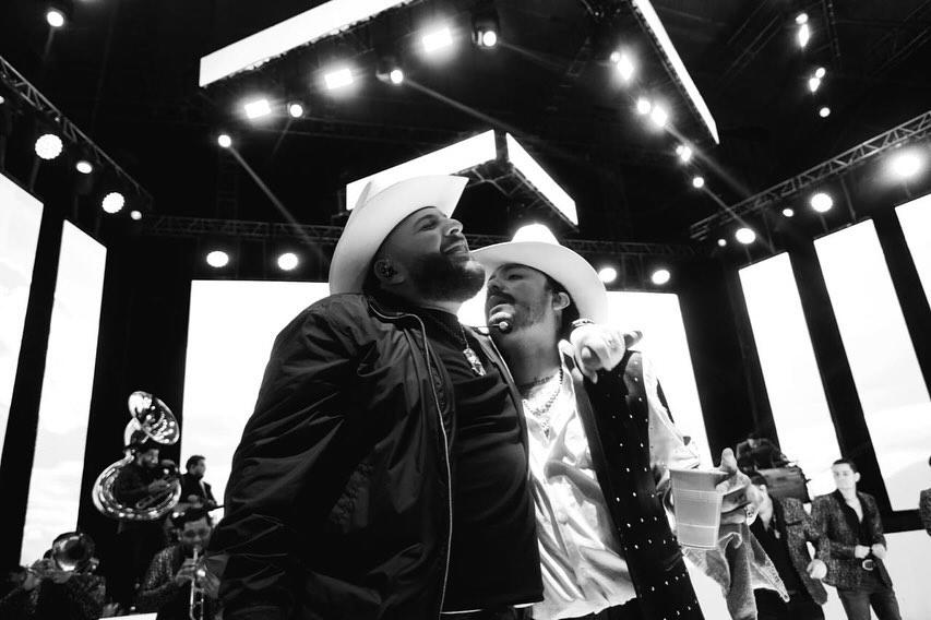 $!El Fantasma entre los invitados al festejo.