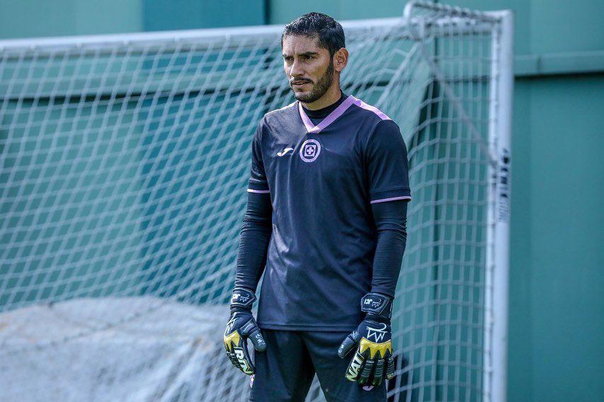 $!Asaltan a Jesús Corona tras salir del entrenamiento