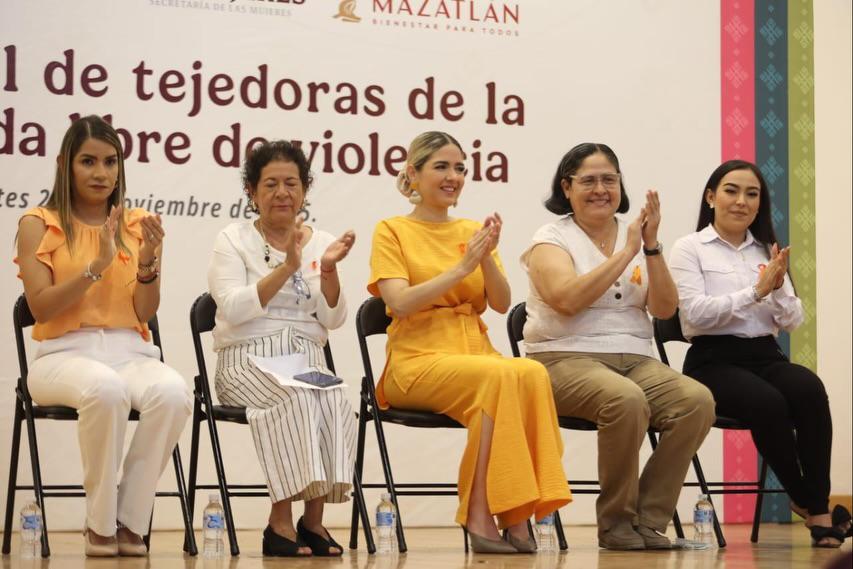 $!Inauguran en Mazatlán Encuentro Estatal de Tejedoras de la Patria por una Vida Libre de Violencia