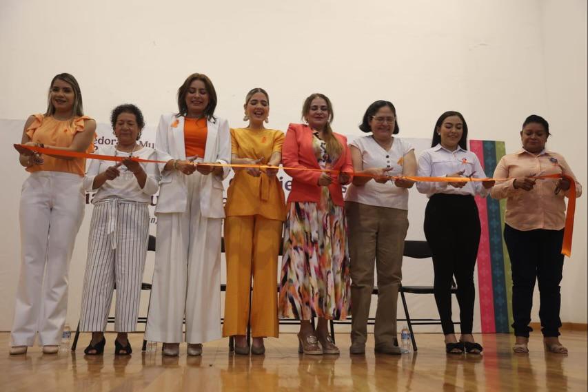 $!Inauguran en Mazatlán Encuentro Estatal de Tejedoras de la Patria por una Vida Libre de Violencia