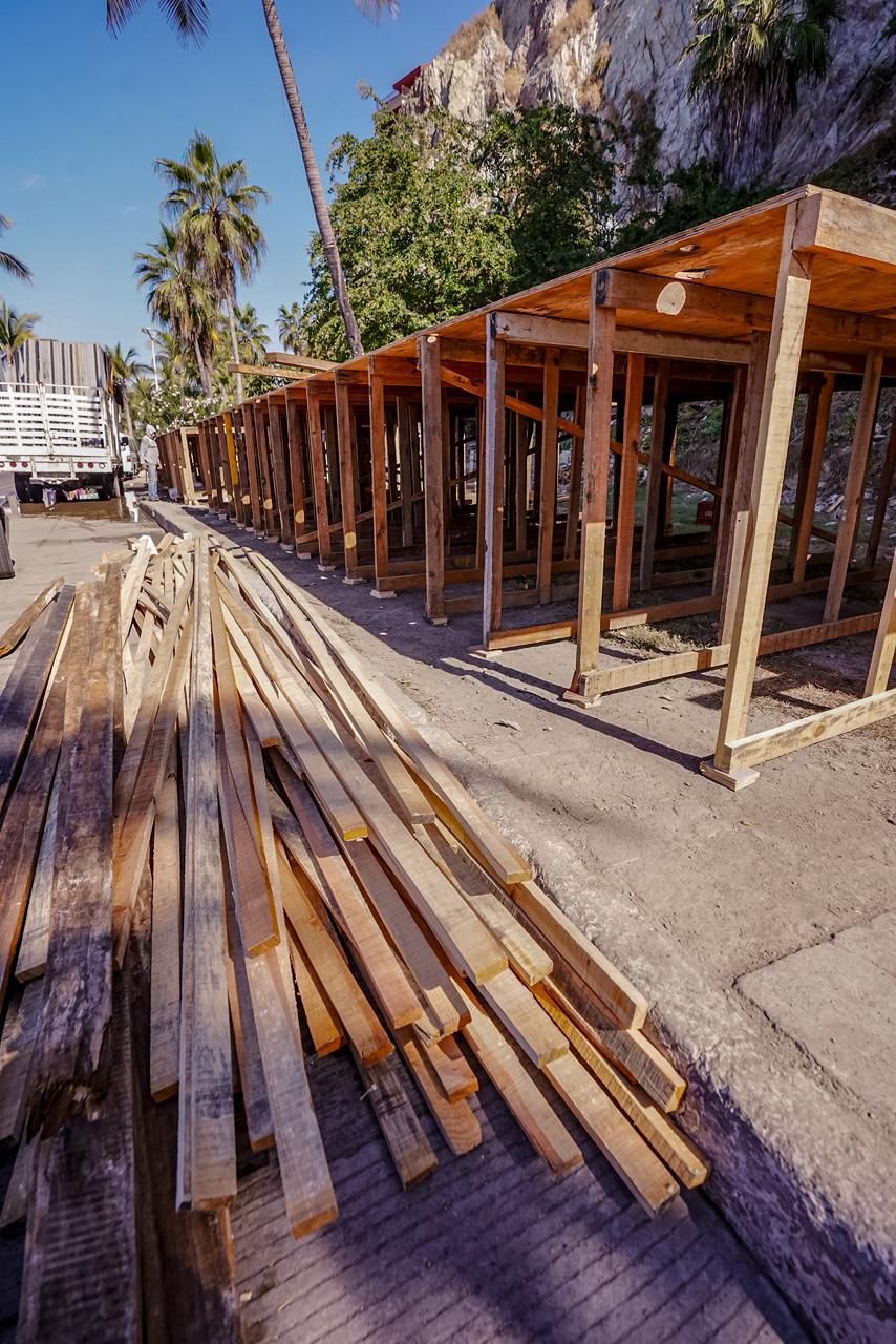 $!A 37 días de que inicie, Cultura instala los baños en la zona del Carnaval de Mazatlán 2026