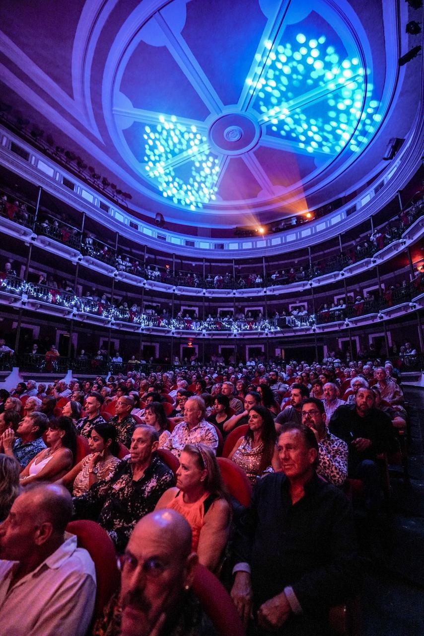 $!El teatro Ángela Peralta lució majestuoso con su lleno total.