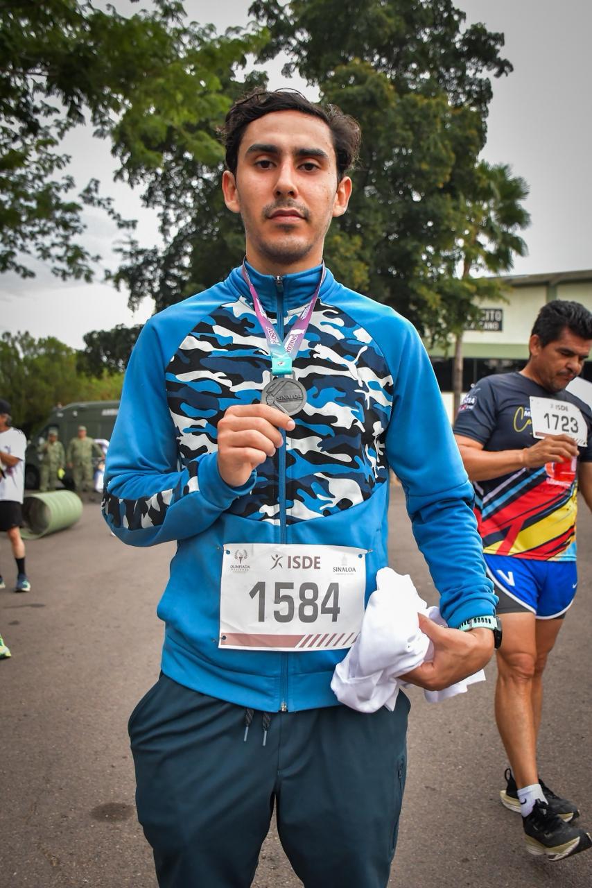 $!Carlos Beltrán y Abigail Soto dominan la Carrera Deportiva 5K del Día del Ejército y la Fuerza Aérea