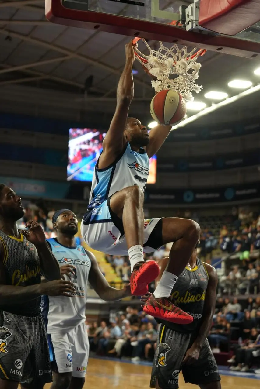 $!Caballeros de Culiacán sorprende al campeón y pega primero en los playoffs
