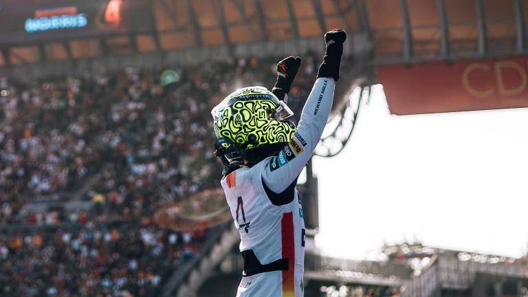 Lando Norris, con 357 puntos, supera por uno a Oscar Piastri en la lucha por el título.