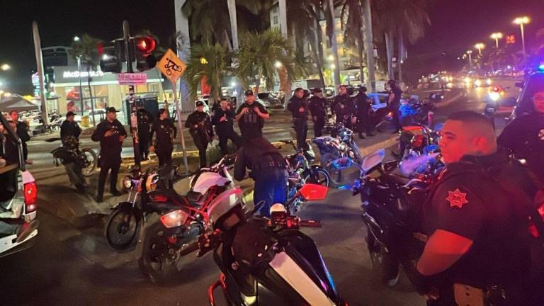 Motocicletas aseguradas durante la noche del domingo en vialidades de Mazatlán.