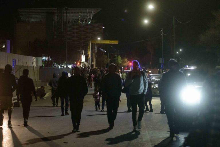 Autoridades buscan a otro acusado por incendio en INM; está prófugo