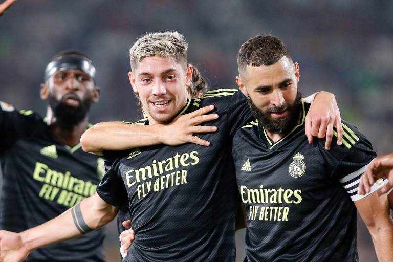 Real Madrid prolonga su fiesta en Elche