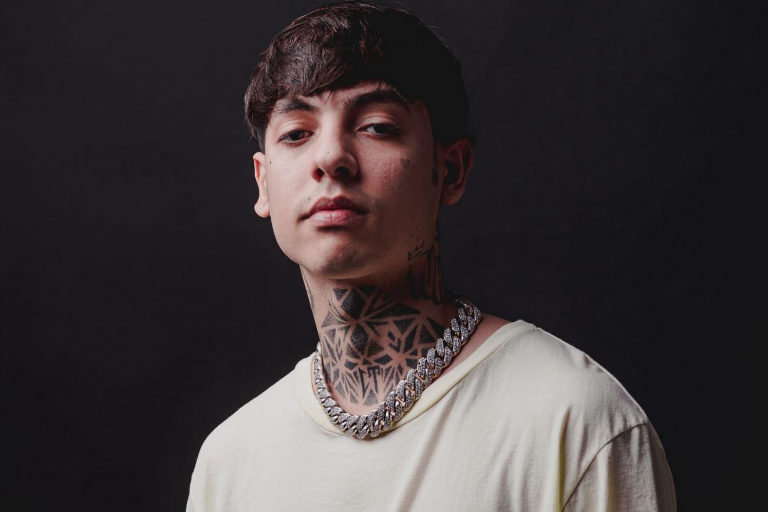 Protagoniza Natanael Cano portada de revista vistiendo Saint Laurent