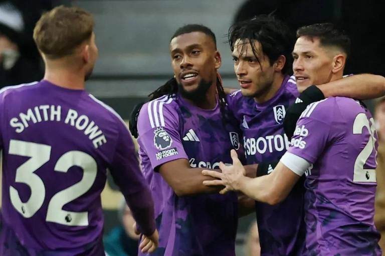Raúl Jiménez encabeza remontada del Fulham sobre Newcastle en la Premier League
