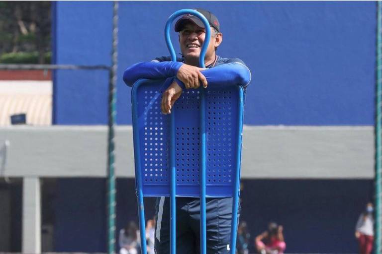 Juan Reynoso acepta renovar con Cruz Azul