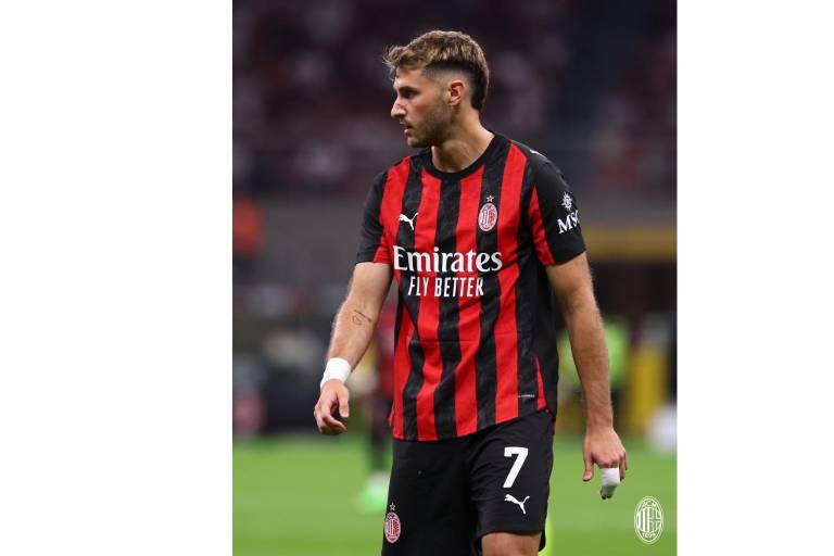 Cremonese sorprende al Milán en San Siro; Giménez debuta con gol anulado