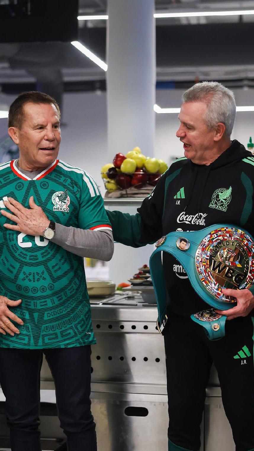 $!Javier Aguirre recibe al campeón de box.