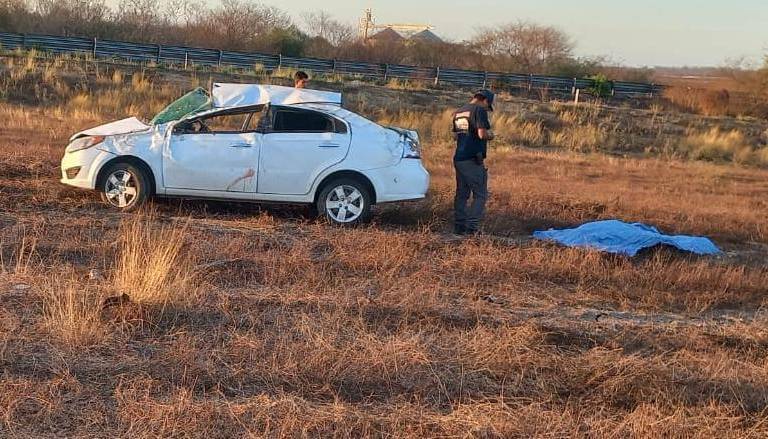 Muere mujer en volcadura a la altura de Villa Unión